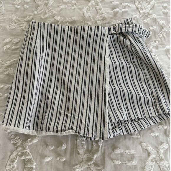 Forever 21 Striped Black and White Wrap Skort with Belt Small - Picture 1 of 3